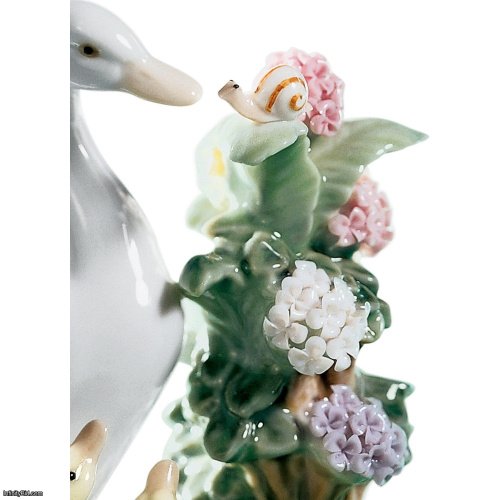 Lladro How Do You Do Duck Figurine SKU: 01001439