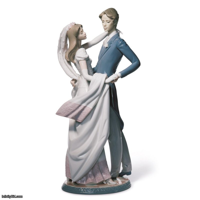 Lladro I Love You Truly Couple Figurine SKU: 01001528