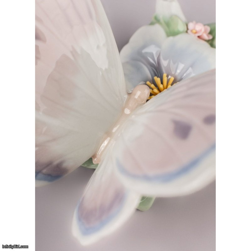 Lladro Refreshing Pause Butterfly Figurine SKU: 01006330
