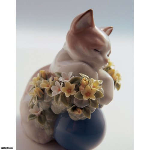 Lladro Dreamy Kitten Cat Figurine SKU: 01006567