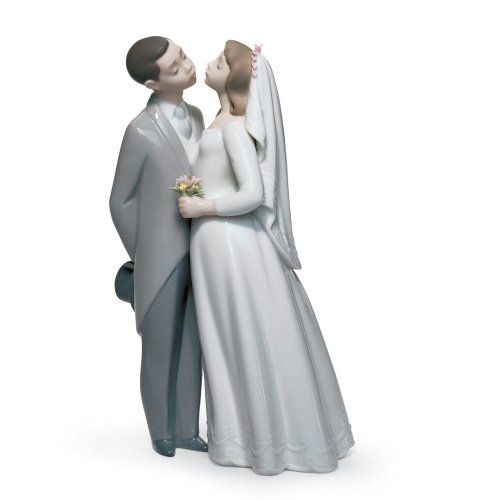 Lladro A Kiss to Remember Couple Figurine SKU: 01006620