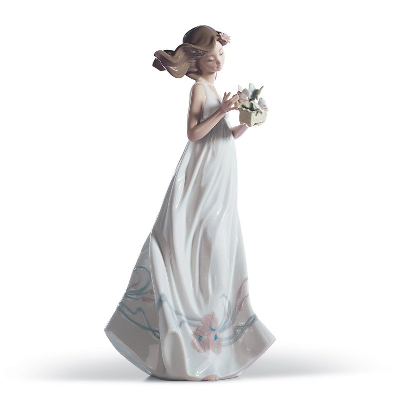 Lladro Butterfly Treasures Woman Figurine SKU: 01006777