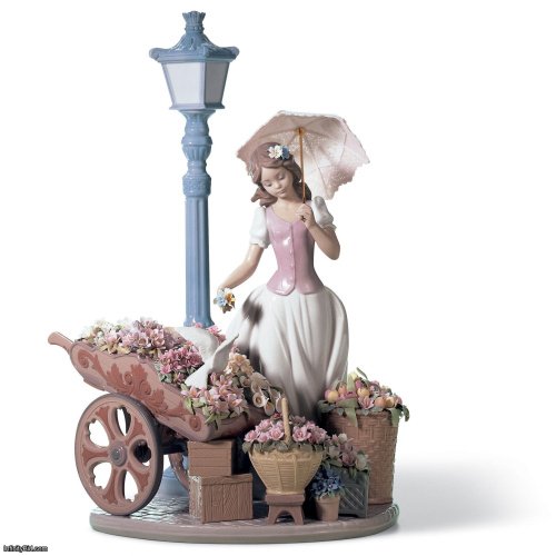 Lladro Flowers for Everyone Sculpture SKU: 01006809