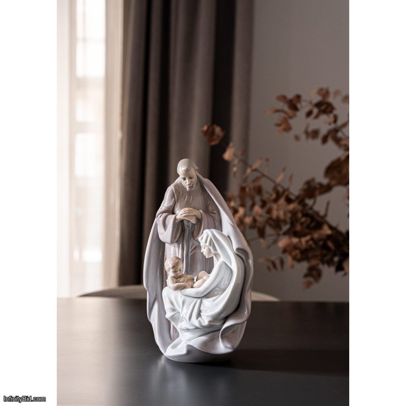Lladro Porcelain Birth of Jesus sculpture SKU: 01006994