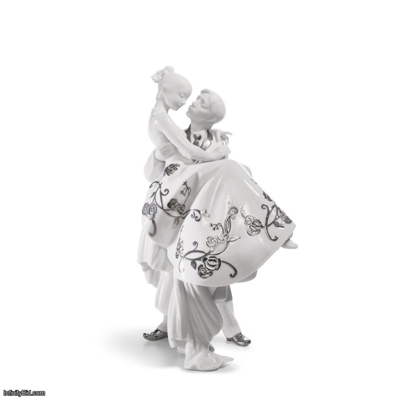 Lladro The Happiest Day Couple. Figurine. Silver luster SKU: 01007055