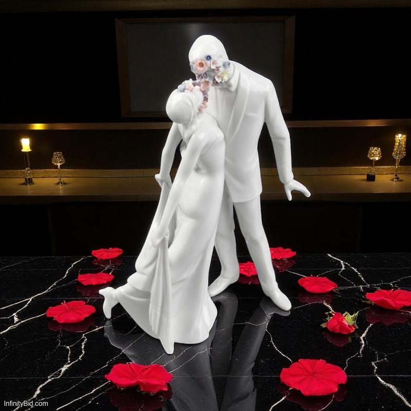 Lladro Love I Couple Figurine – Wedding Theme | Gloss Finish Reference: 01007231