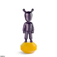 Lladro The Guest Little-purple on yellow Figurine. Small Model SKU: 01007746