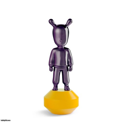 Lladro The Guest Little-purple on yellow Figurine. Small Model SKU: 01007746