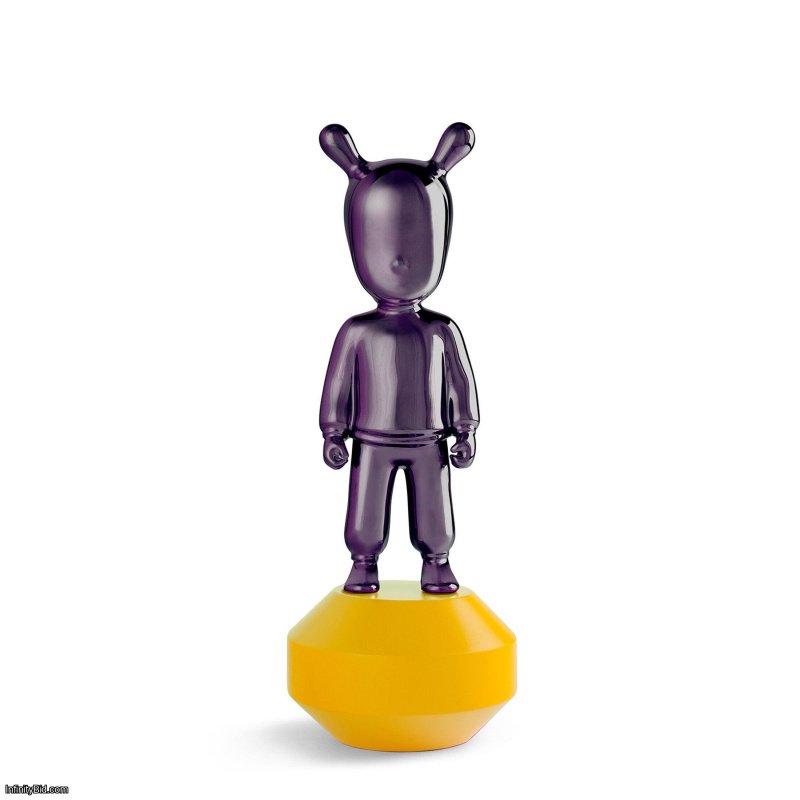 Lladro The Guest Little-purple on yellow Figurine. Small Model SKU: 01007746
