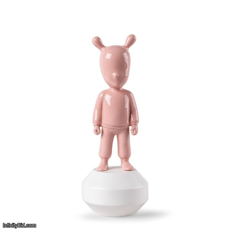 Lladro The pink Guest Sculpture. Small model SKU: 01007763