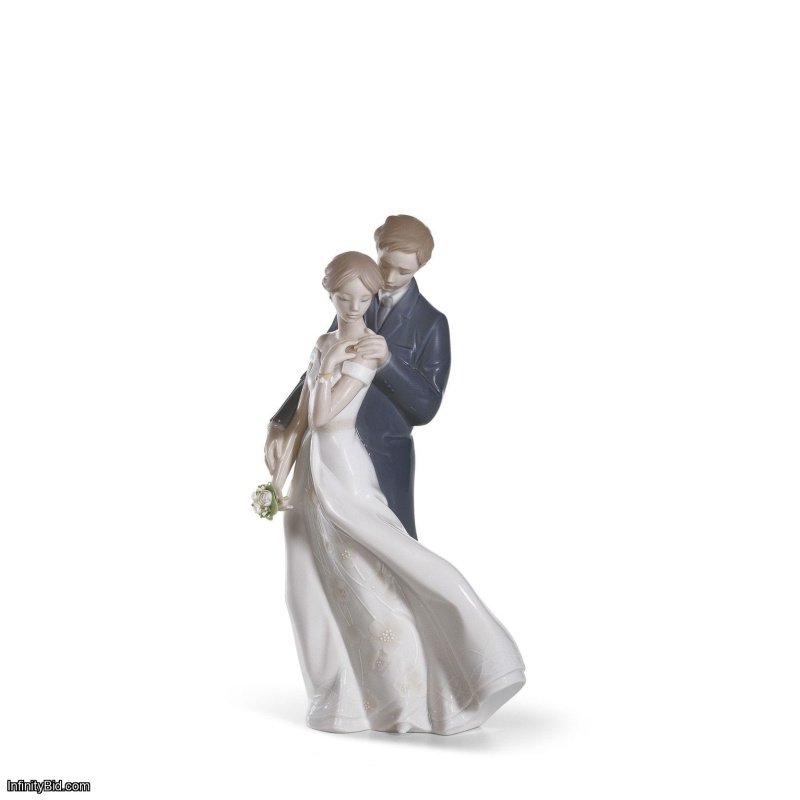 Lladro Everlasting Love Couple Figurine SKU: 01008274