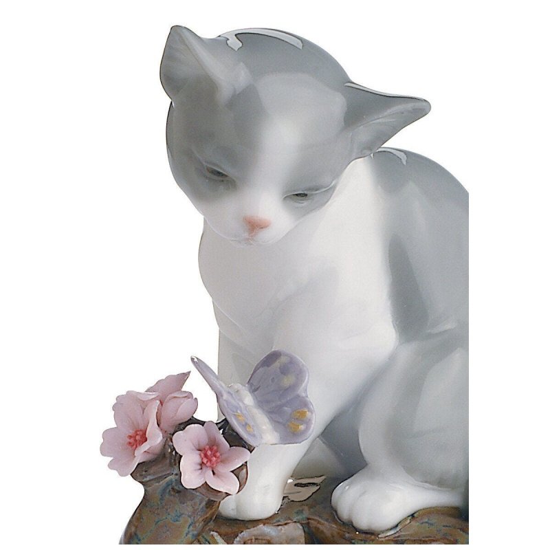 Lladro Blossoms for The Kitten Cat Figurine SKU: 01008382