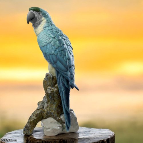 Lladró Macaw Bird Sculpture – Nearly Life-Sized Porcelain Masterpiece – Gloss Finish – 50 cm | Bold & Exotic Art