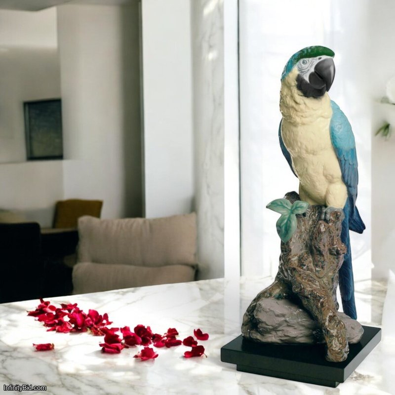 Lladró Macaw Bird Sculpture – Nearly Life-Sized Porcelain Masterpiece – Gloss Finish – 50 cm | Bold & Exotic Art