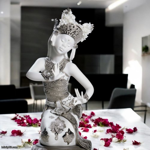Lladro Bali Dancer Kneeling Re-Deco A Collector's Gem  SKU: 01008644