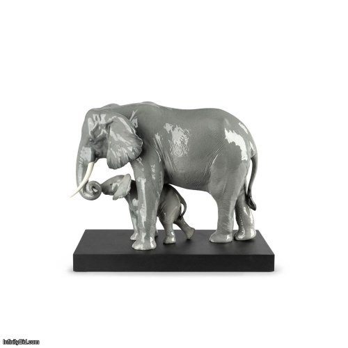 Lladro Leading The Way Elephants Sculpture SKU: 01008694