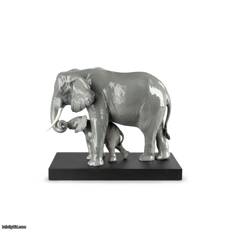 Lladro Leading The Way Elephants Sculpture SKU: 01008694
