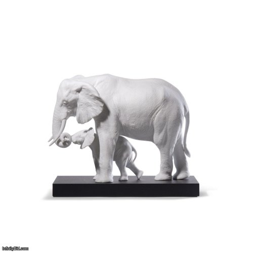 Lladro Leading The Way Elephants White Sculpture SKU: 01008695