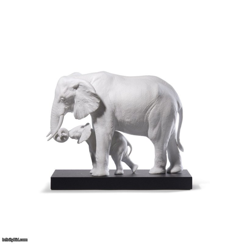Lladro Leading The Way Elephants White Sculpture SKU: 01008695