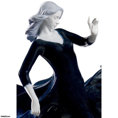 Lladro Night Approaches Sculpture. Limited Edition SKU: 01008741