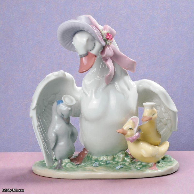 Lladró Retired – The Ugly Duckling SKU: 01008793