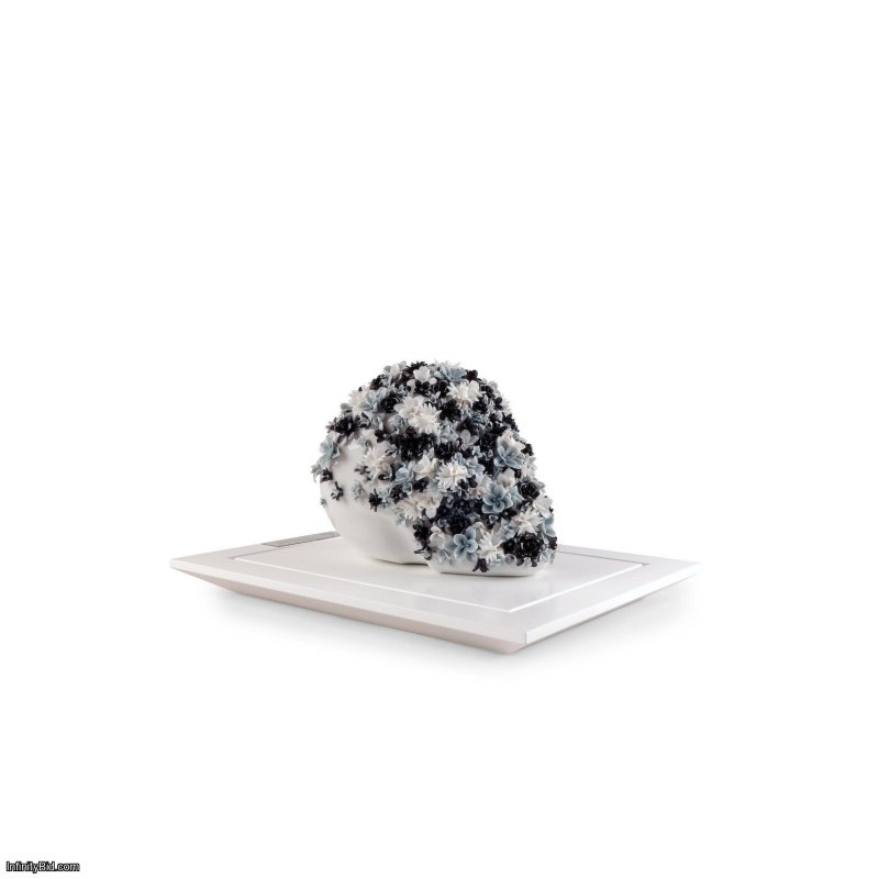 Lladro Life is Flower Sculpture. Black&White. Limited Edition SKU: 01008796