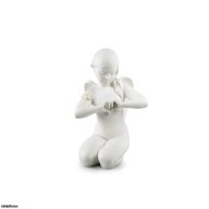 Lladro Heavenly Heart Angel Figurine SKU: 01009444