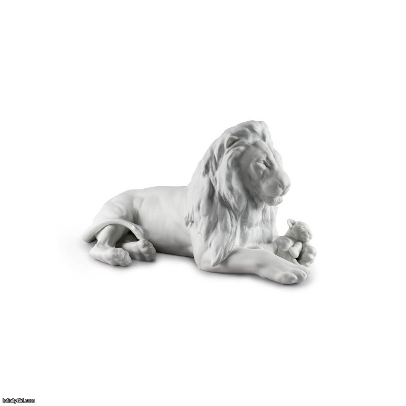 Lladro Lion with Cub Figurine SKU: 01009454