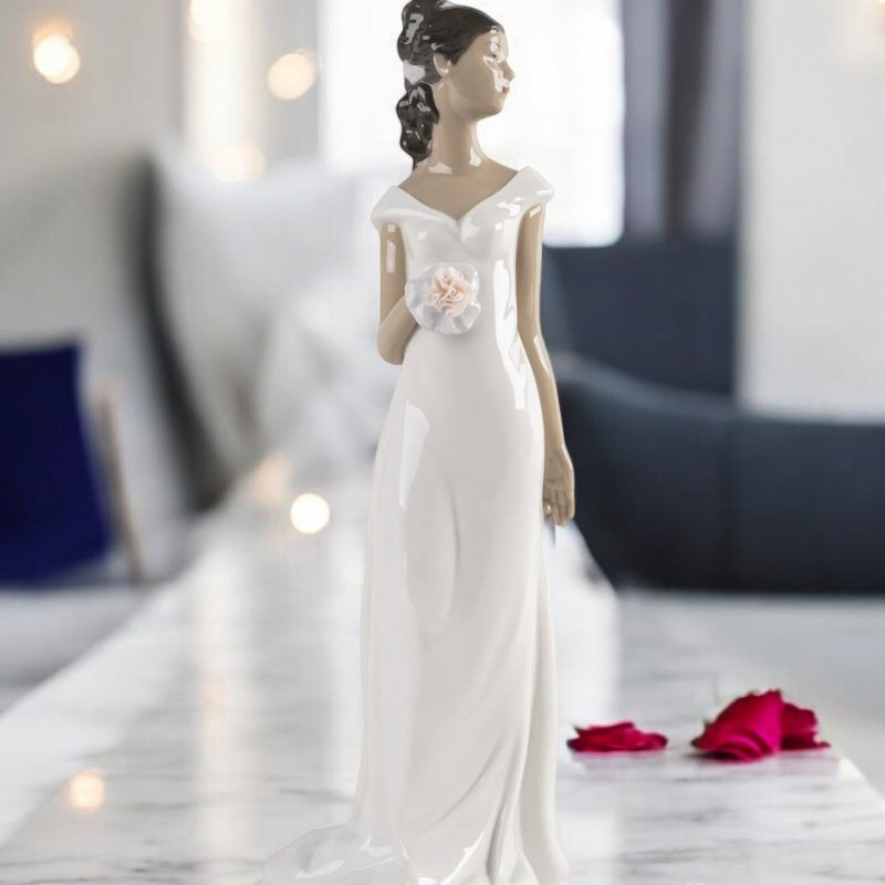 Lladro Wedding Figurine: Soulmates – Bride II SKU: 01009574
