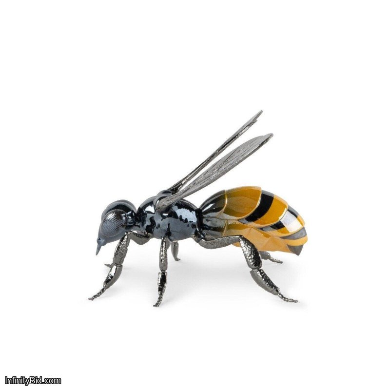 Lladro Bee Sculpture SKU: 01009592