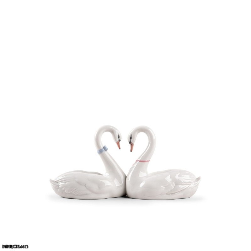 Lladro Endless Love. Cake topper SKU: 01009681