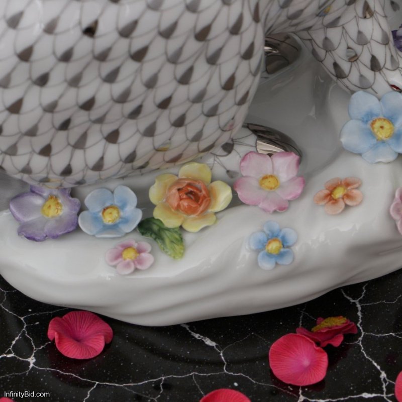 Herend Rabbit with Flowers (Limited Edition) SKU: 05334092-VHSP133