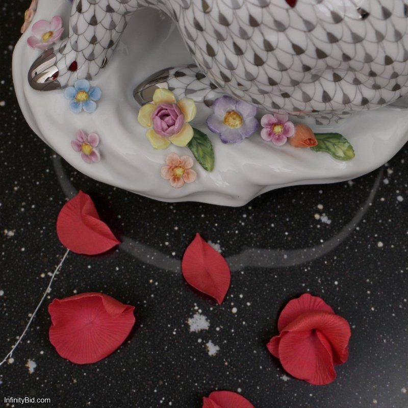 Herend Rabbit with Flowers (Limited Edition) SKU: 05334092-VHSP133