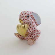 Herend Bunny with Heart – Red Fishnet Porcelain Figurine SKU: 05575000-VH | Hand-Painted in Hungary