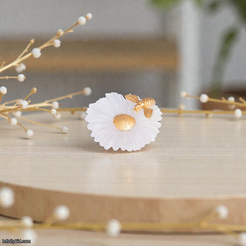 Daum “Or d’Abeille” Decorative Flower – Numbered Edition SKU: 05893