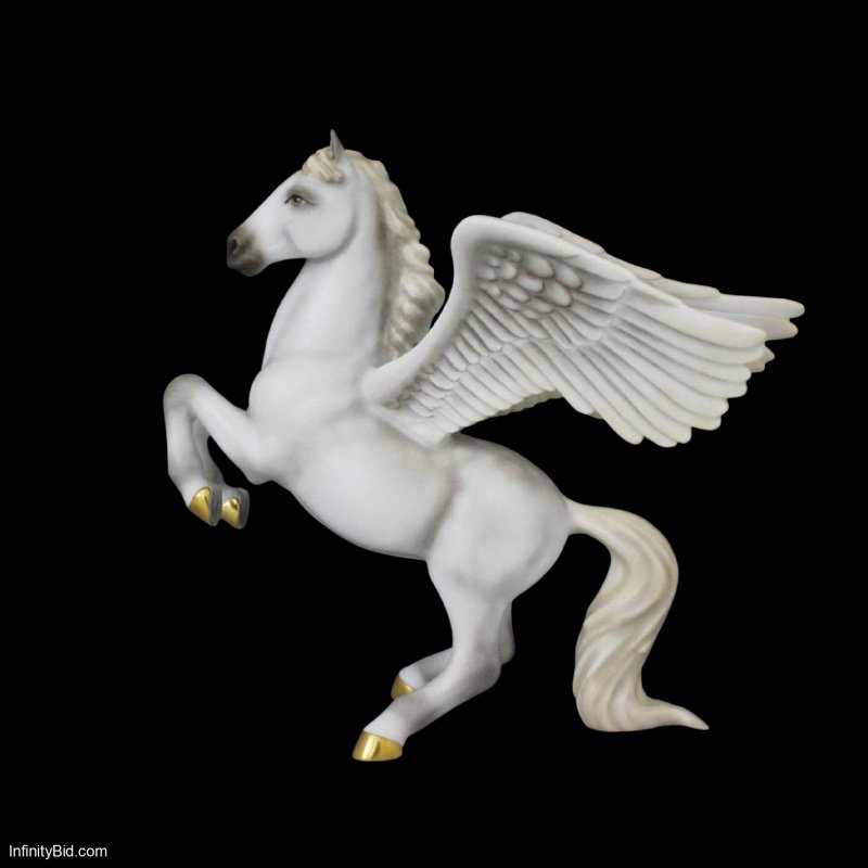 Herend Pegasus Horse – Hand-Painted Porcelain Sculpture SKU: 15856000-MCD Pegasus