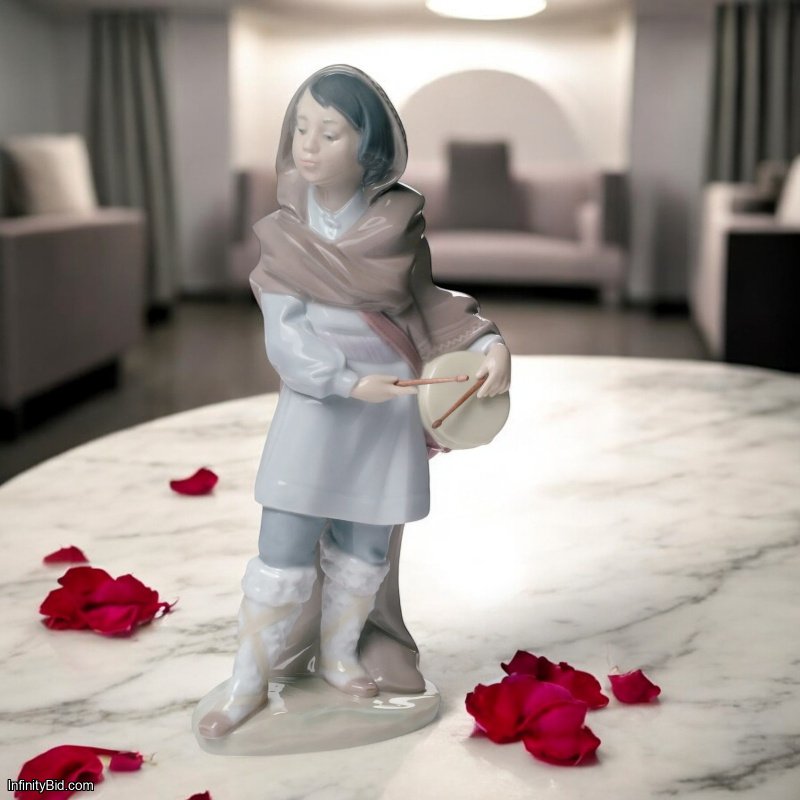 Lladró Drummer Boy Nativity Figurine SKU: 01008415