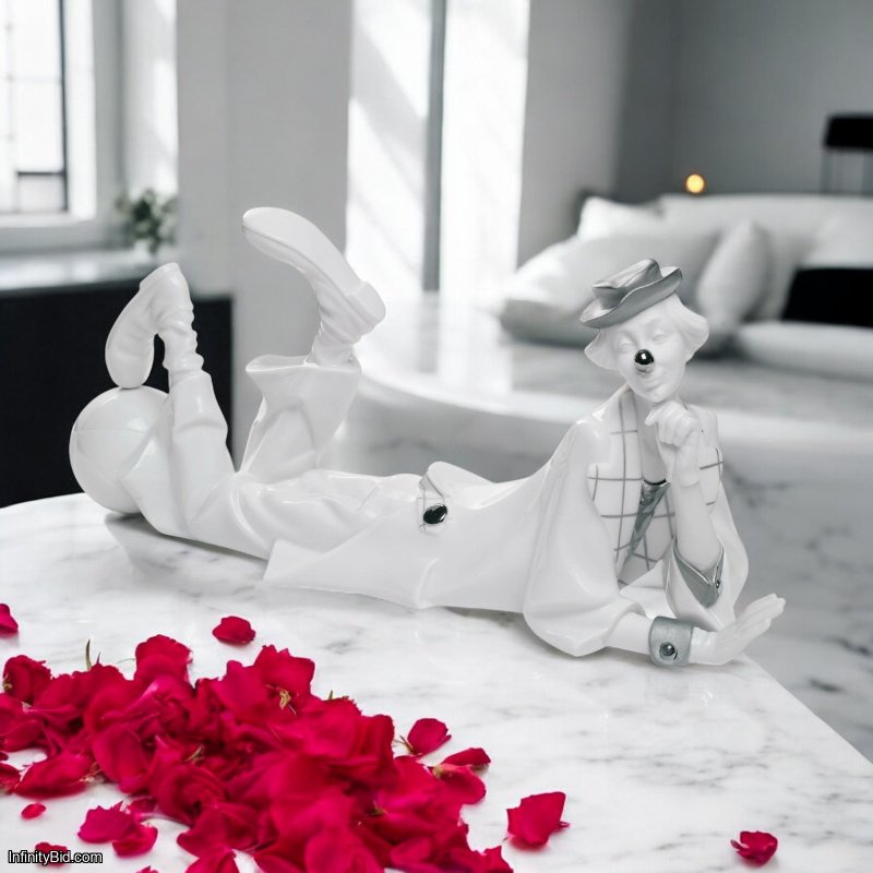 Lladró Clown (Re-Deco) – Retired Porcelain Figurine  SKU: 01007094