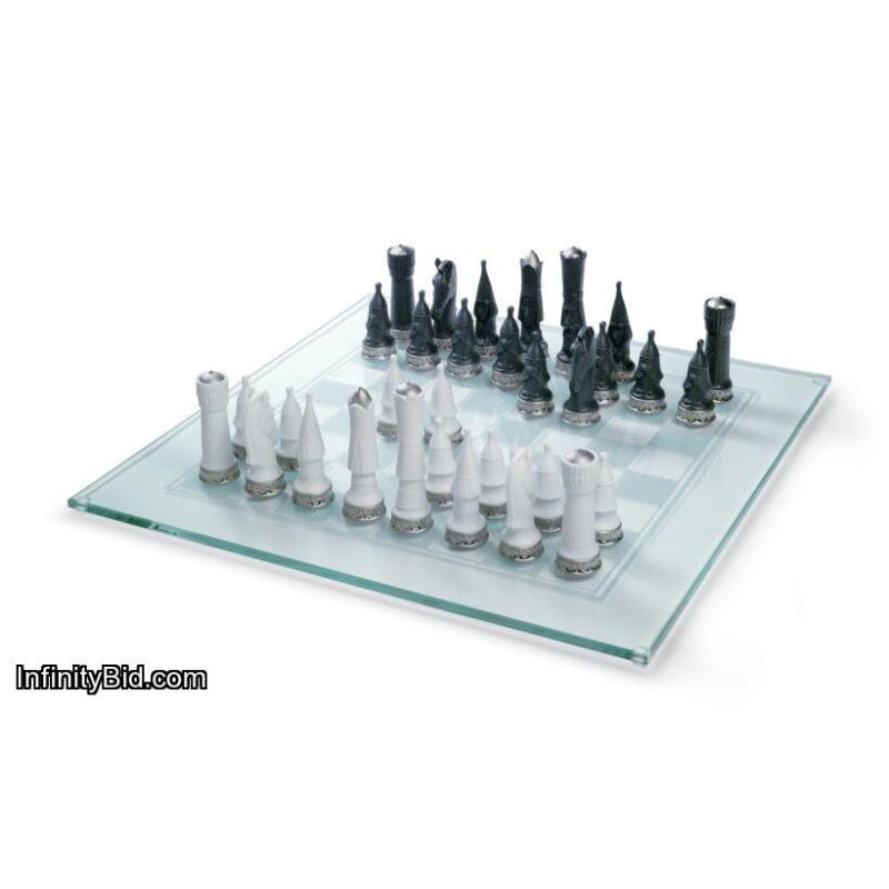 Lladro Chess Set. Silver Lustre 01007138