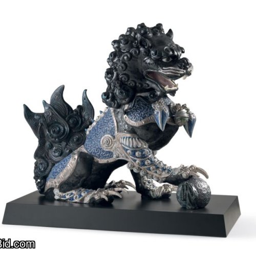 Lladró Guardian Lion Sculpture – Black | Limited Edition High Porcelain Masterpiece SKU: 01001995