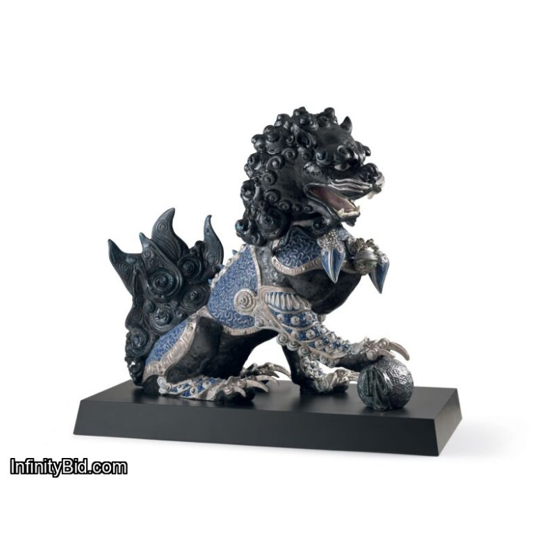 Lladró Guardian Lion Sculpture – Black | Limited Edition High Porcelain Masterpiece SKU: 01001995