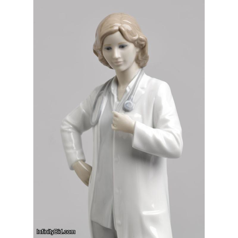 Lladro Female Doctor Figurine 01008189
