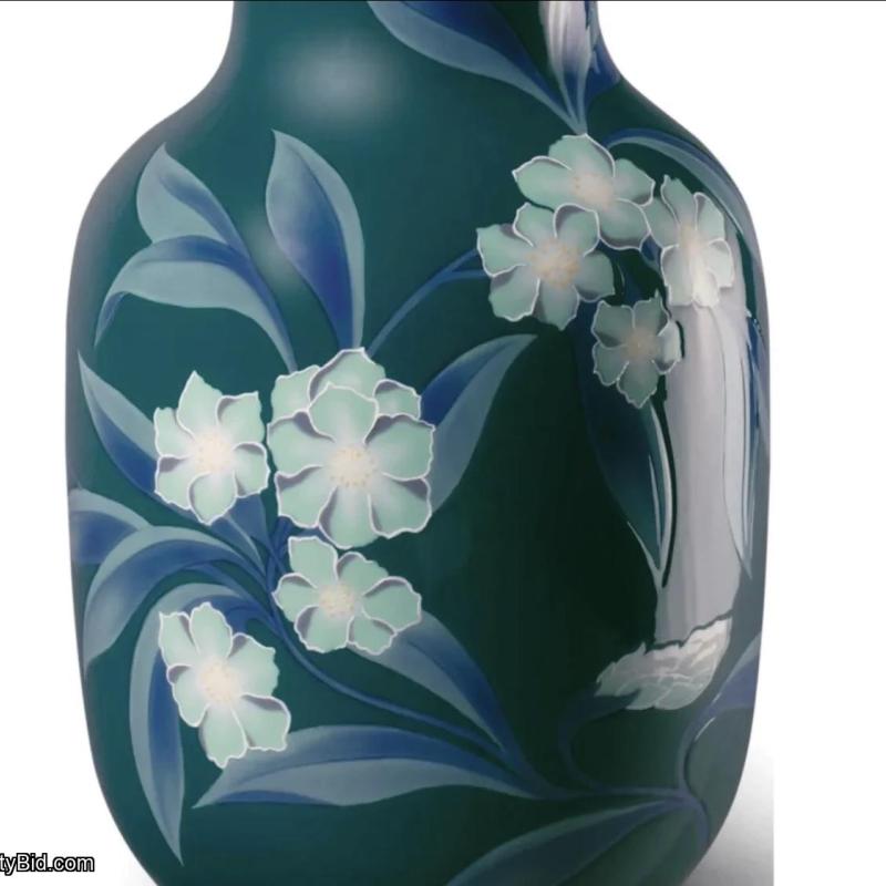 Bell Flower Vase Green Lladro 01008724