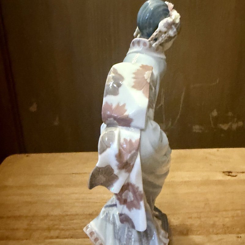 Lladro # 1449 "Mayumi"