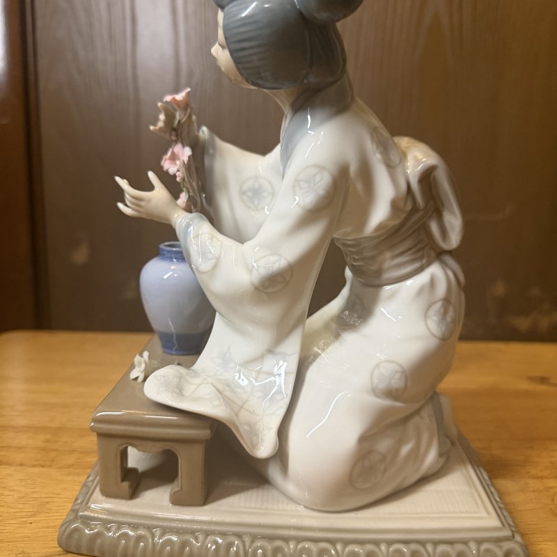 Lladro Japanese Lady Geisha Oriental Girl Figurine Model 4840