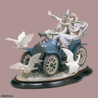 Lladró "Car in Trouble" Limited Edition Porcelain Sculpture SKU 01001375 RETIRED