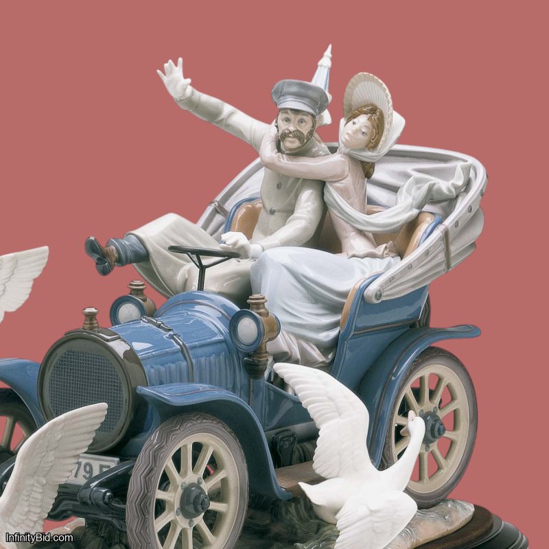 Lladró "Car in Trouble" Limited Edition Porcelain Sculpture SKU 01001375 RETIRED