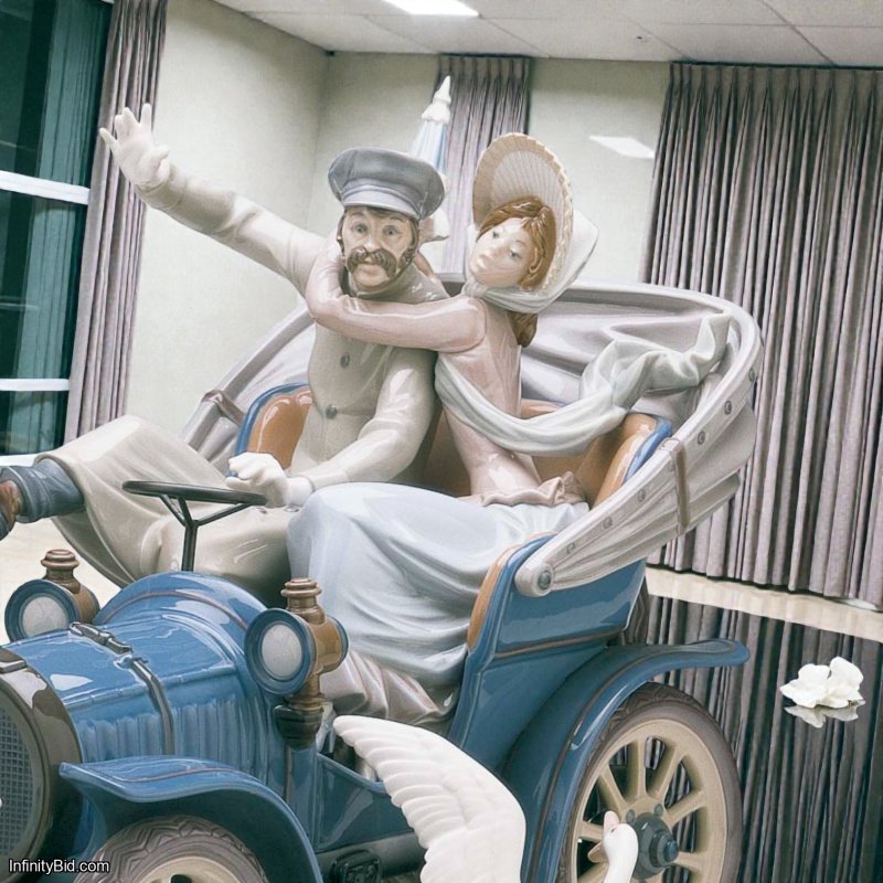 Lladró "Car in Trouble" Limited Edition Porcelain Sculpture SKU 01001375 RETIRED