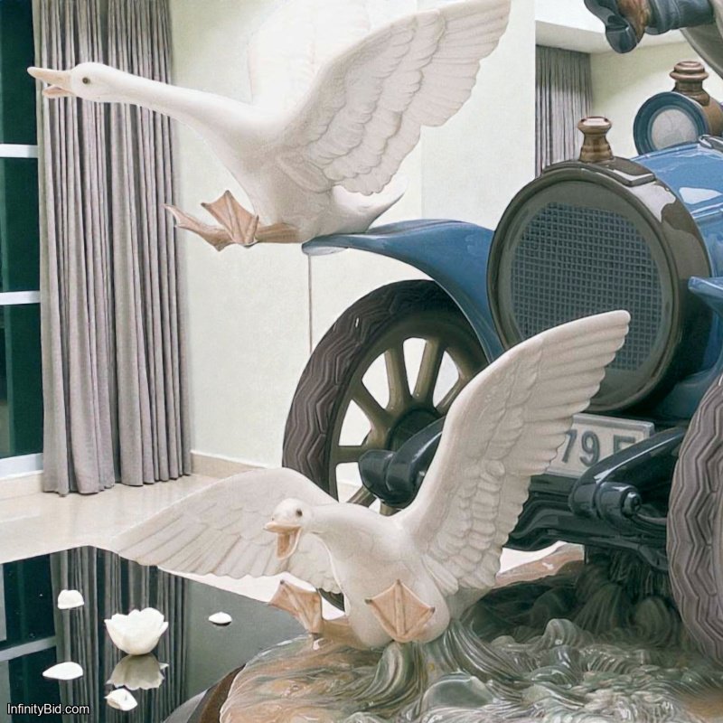 Lladró "Car in Trouble" Limited Edition Porcelain Sculpture SKU 01001375 RETIRED