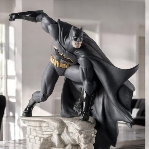 Lladró Batman Sculpture – Limited Edition Porcelain Masterpiece (500 Units Worldwide) SKU: 01009708